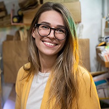 cash deposit smart safes as a bank service for retailers